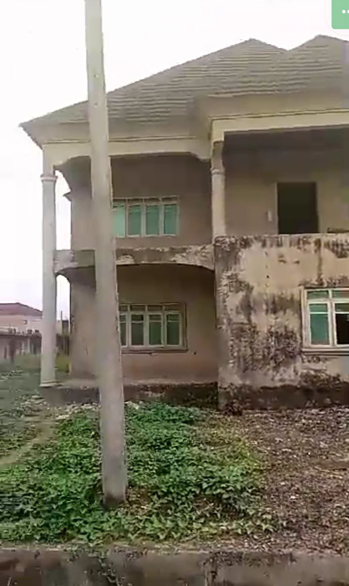 Read more about the article Carcass 5 Bedroom Duplex For Sale